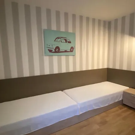 아파트 Brand New Apartment *